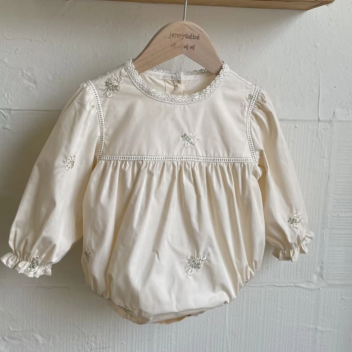 Baby Girls Embroidered Floral  - Baby Clothing Onesies のレビューと価格